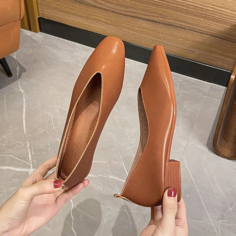 The Bianco Paris Square-Toe Leather Flats (heel 1 cm)